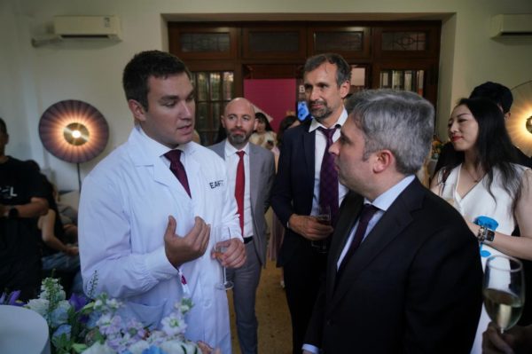 06ad44a3-fed9-4fbf-b4ec-cd33c97c5c60 06ad44a3-fed9-4fbf-b4ec-cd33c97c5c60