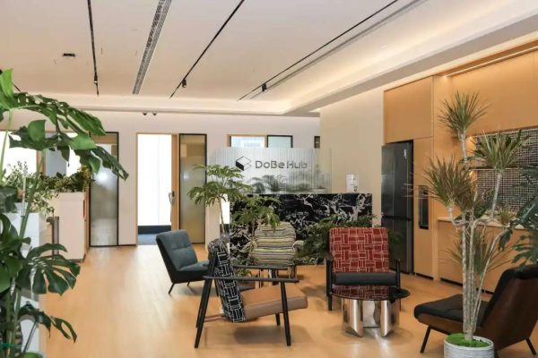 6390668402453093858042384