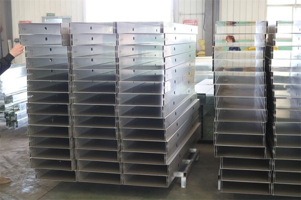 1184309def881cd8992229d90017140e 河北百著金属制品有限公司生产车间